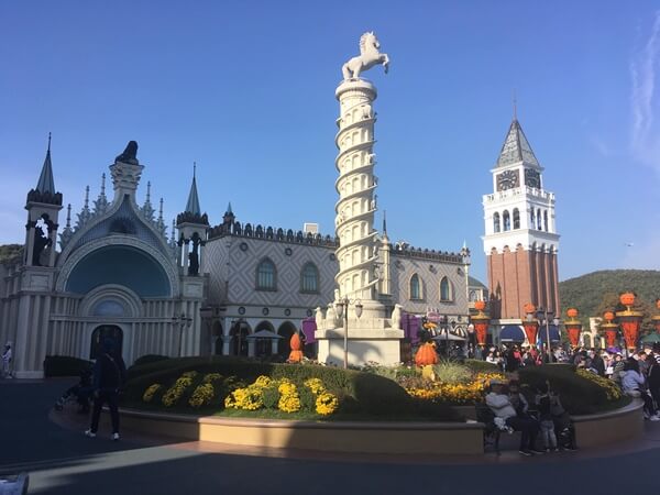  韓國愛寶樂園 ，坐落於首爾市龍山區，是一座集結了刺激冒險和夢幻娛樂的主題樂園。樂園擁有多個令人著迷的區域，每個區域都充滿獨特的遊樂設施和精彩活動，為遊客提供了一場極致的娛樂之旅。